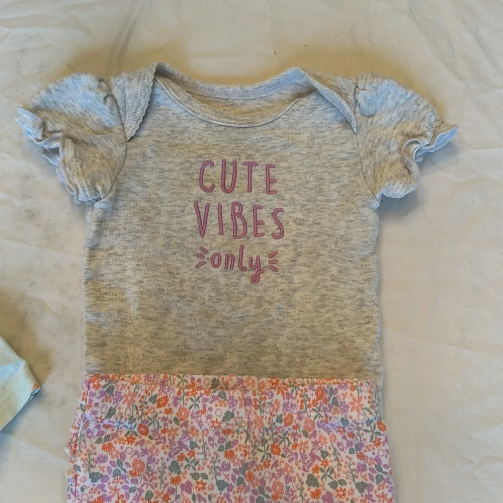Carters bundle of three size 3 months baby girl outfits. All in GREAT CONDITION
